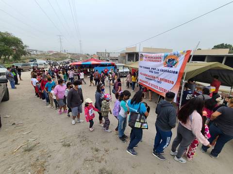 Entregan útiles escolares a niños de escasos recursos
